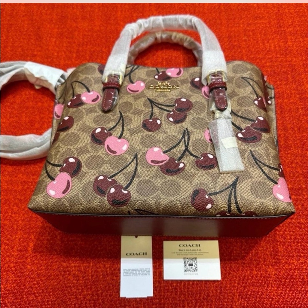❤️❤️❤️Authentic Coach bag with cherry print ❤️❤️❤️